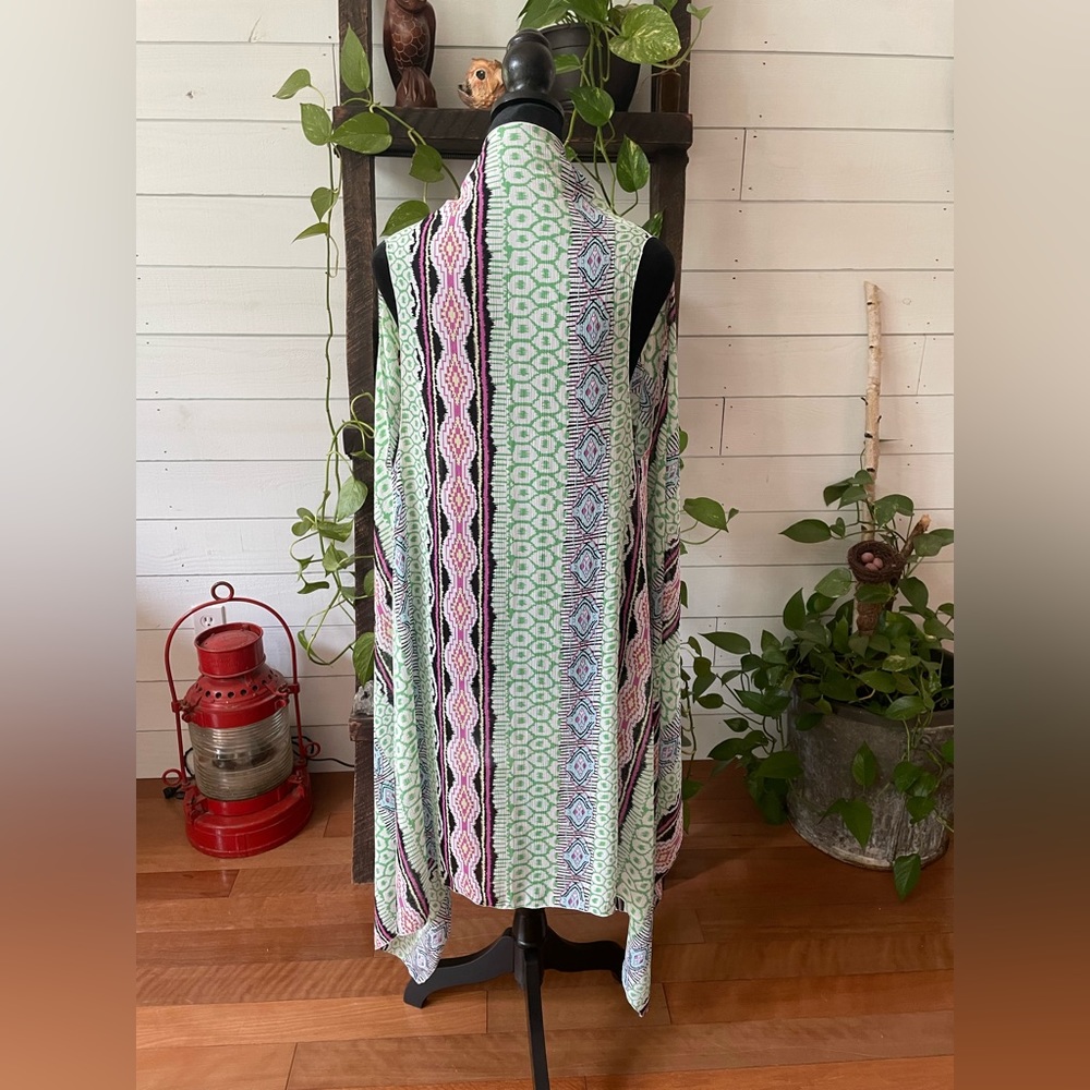 Long Flowy Aztec Pattern Vest - Picture 17 of 17